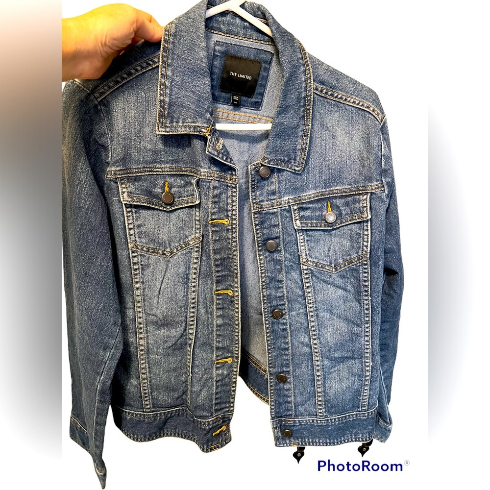 The Limited sz L blue jean jacket. Excellent condition